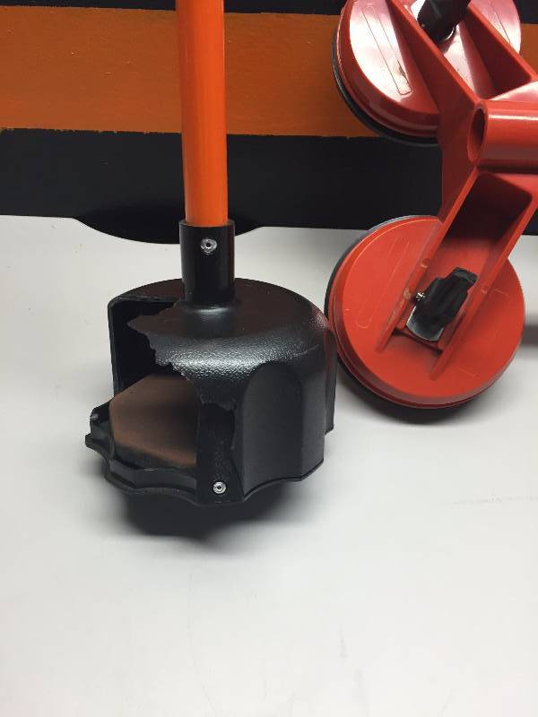 lot 40 image: ITT MAGNETIC PICKUP WITH QUICK RELEASE GRIP - 4 HEAD SUCTION CUP DENT PULLER - 1 CUP LEVER IS BROKEN - (BASE BROKEN)