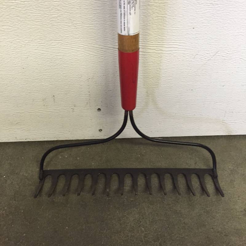 lot 51 image: TRUE TEMPER BOW RAKE LARGE 14 TOOTH HEAD