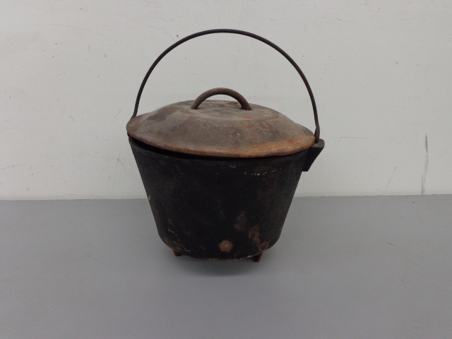 lot 78 image: Cast Iron Kettle With Handle