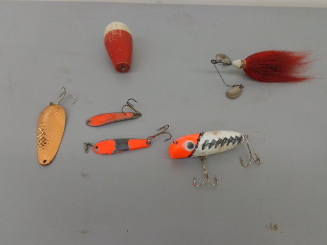 lot 87 image: Lures & Bobber