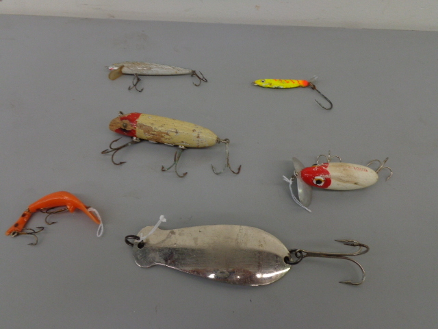 lot 96 image: South Bend Wood Lure & More