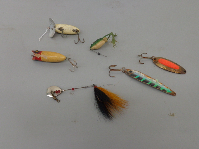 lot 100 image: South Bend Wood Lure & More