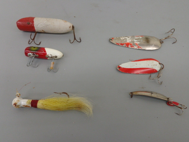 lot 104 image: South Bend Red & White Wood Lure & More
