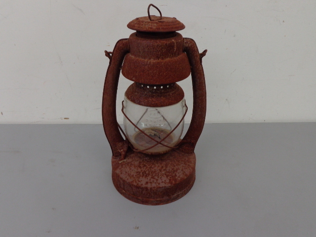 lot 110 image: Vintage lantern