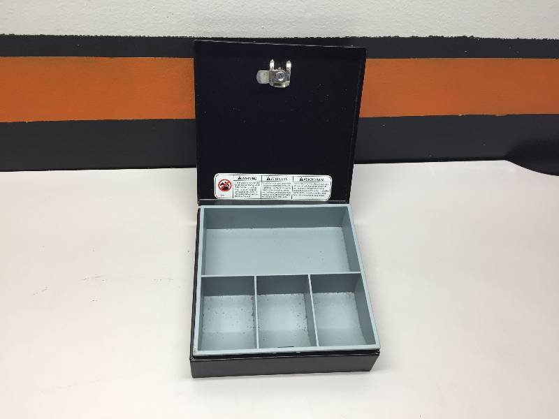 SENTRY SMALL CASH BOX WITH LOCK AND KEY