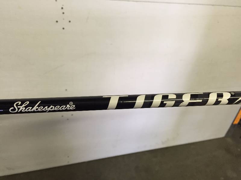 SHAKESPEARE 7  MED FISHING POLE