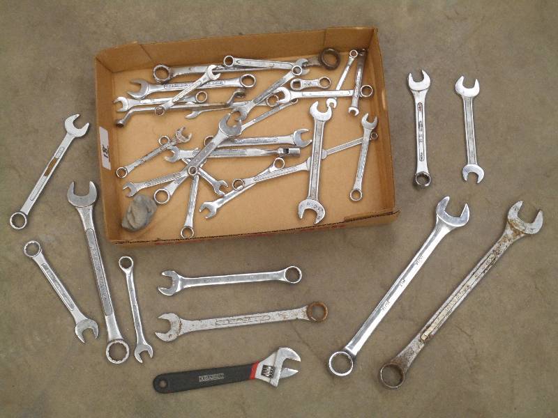 lot 18 image: Flat Of Assorted Wrenches ...