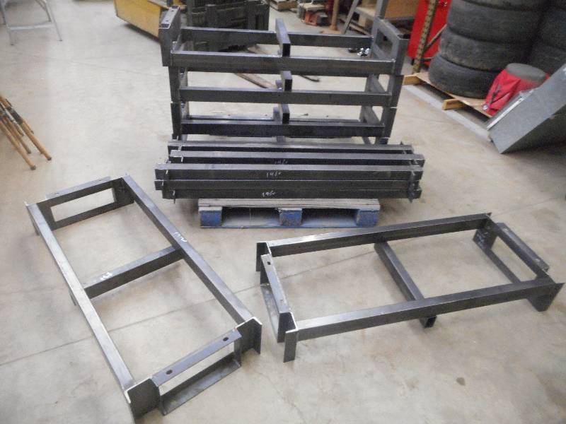 lot 22 image: Lot Of (6) 21x52x7.75 Steel Ski...