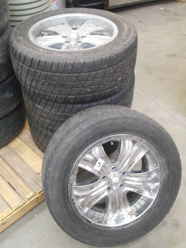lot 27 image: (4) Azuka Concept 5-Lug 18 Chrome ...