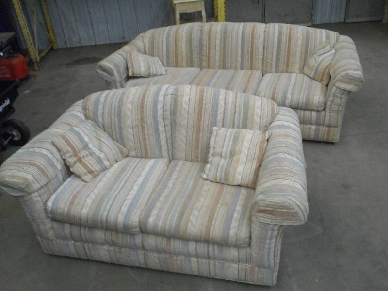 lot 31 image: 3-Seater Fabric Sofa With Matching ...