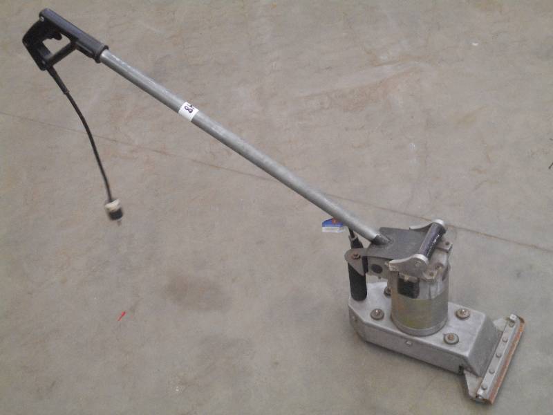 lot 48 image: Commercial 120Volt 9 Floor Scraper...