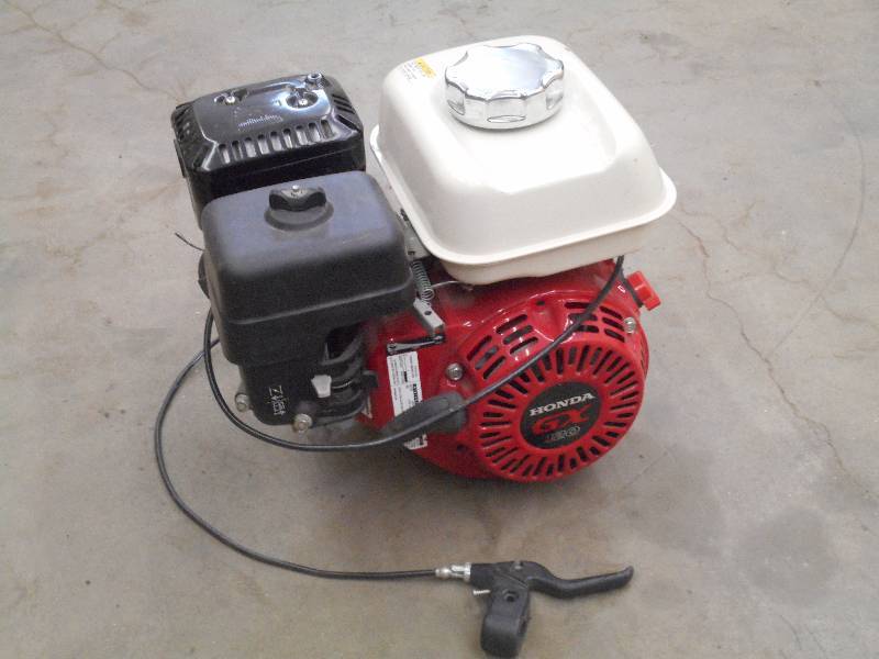 lot 56 image: Like New Honda GX120 Gas Engine...