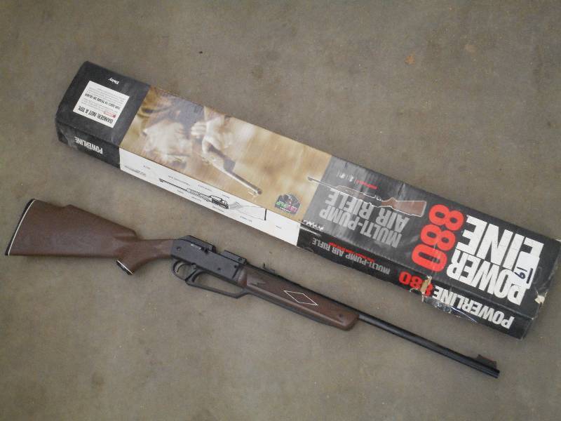 lot 61 image: Daisy Power Line 880 BB-Gun, Like N...