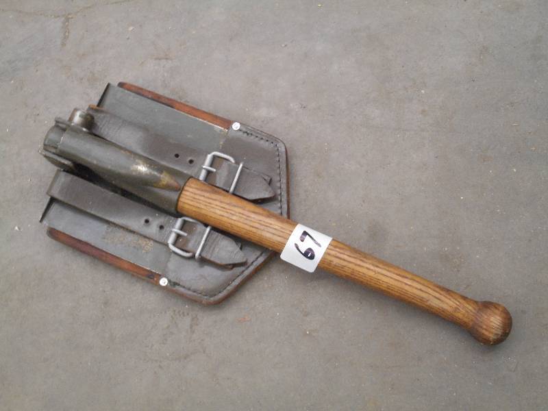 lot 67 image: Folding Military Shovel With Blade ...