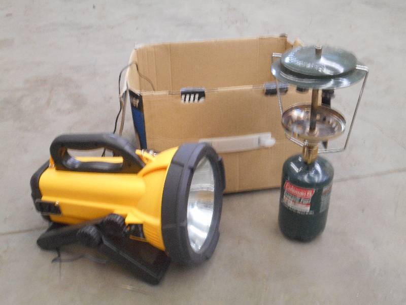 lot 77 image: (1) Propane Lantern & (1) 12Volt Sp...