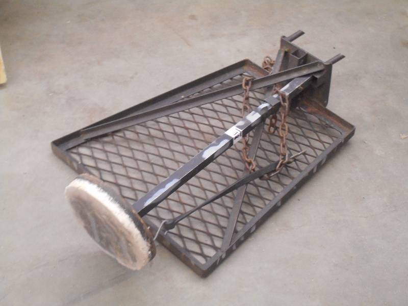 lot 81 image: Hang-On Tree Stand With Seat ...