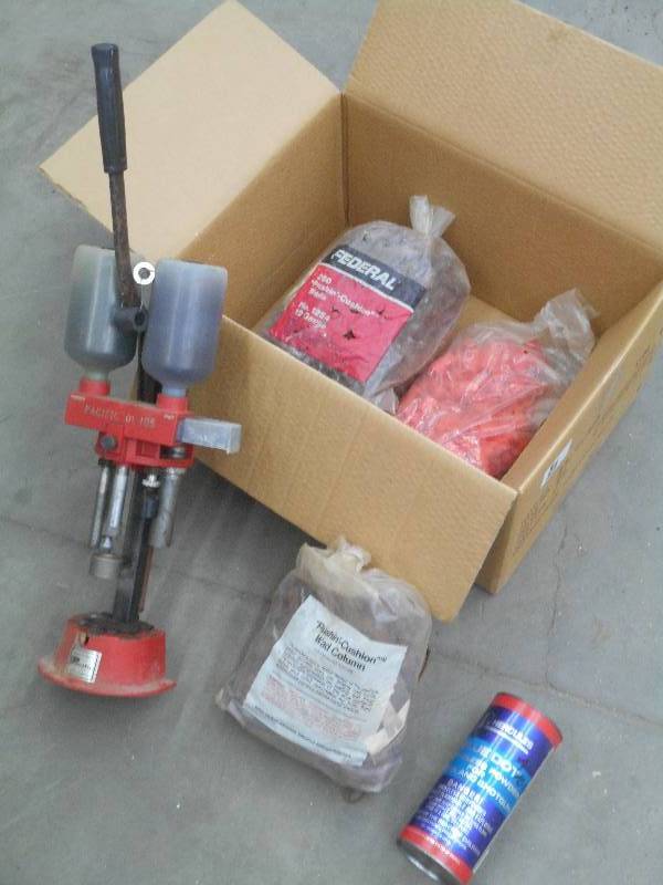 lot 86 image: Pacific DL-105 Reloader Station Wit...