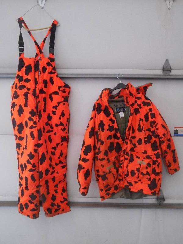 lot 92 image: Matching Size 2XL Orange Camo Insul...