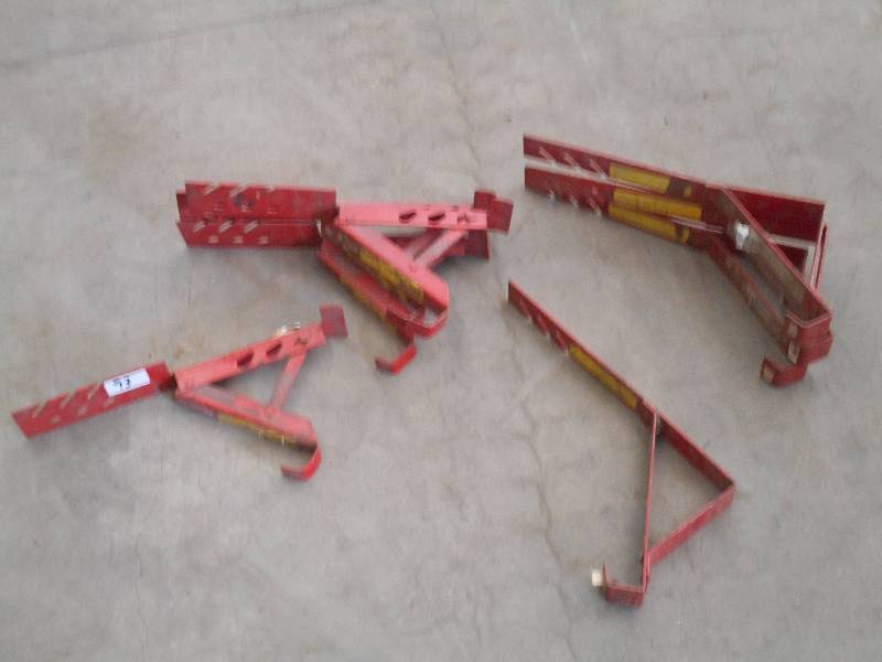 lot 93 image: Lot Of (8) Steel Roof Jacks ...
