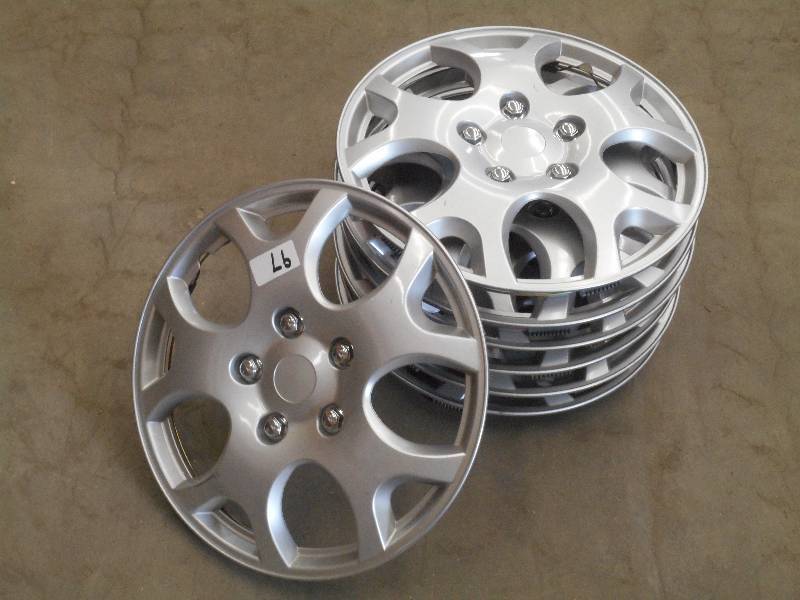 lot 97 image: Lot Of (7) 15 Hub Caps ...