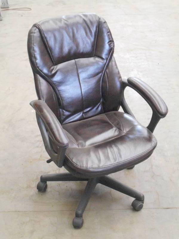 lot 107 image: Nice Adjustable Rolling Leather Off...