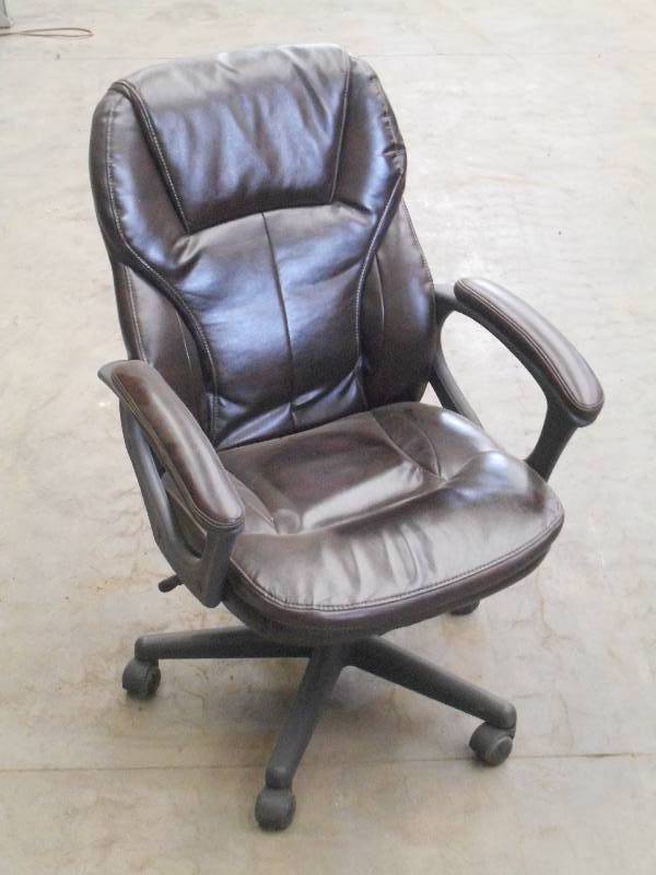 lot 108 image: Nice Adjustable Rolling Leather Off...