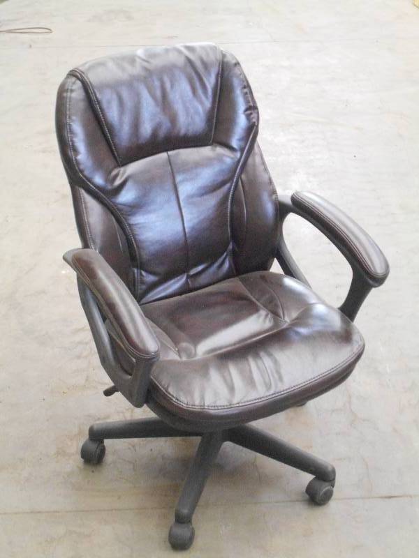 lot 109 image: Nice Adjustable Rolling Leather Off...