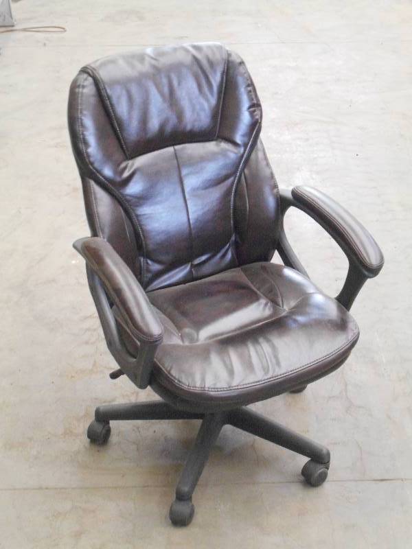 lot 110 image: Nice Adjustable Rolling Leather Off...