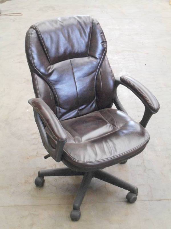 lot 111 image: Nice Adjustable Rolling Leather Off...