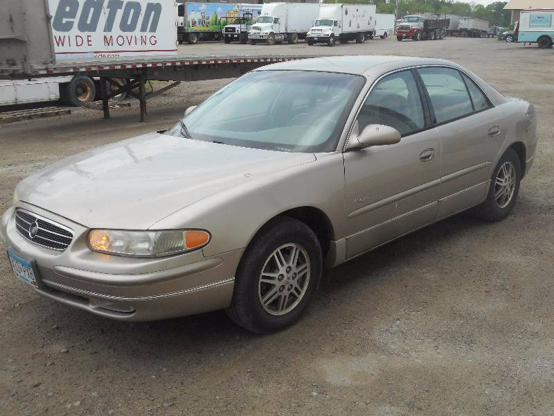 lot 1 image: 1999 Buick Regal LS