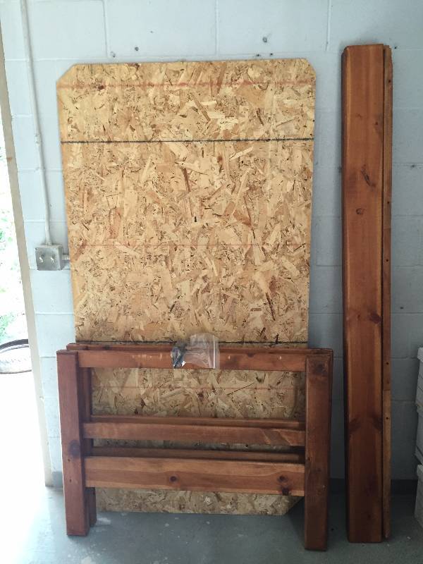 lot 16 image: Beautiful Vintage Stained Pine Solid Wood Twin Bedframe - Bolts Included - Some Scuffs to Wood