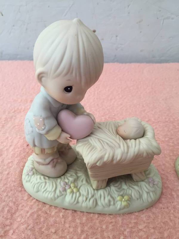 lot 19 image: 4 Excellent Condition Vintage Collectible Enesco Precious Moments Figurines