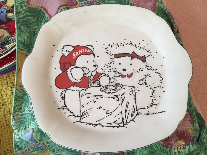 lot 20 image: Christmas Lot - Highlight Collectible Santa Bear Cake Plate & Copenhagen Plates - Excellent Condition - No Chips