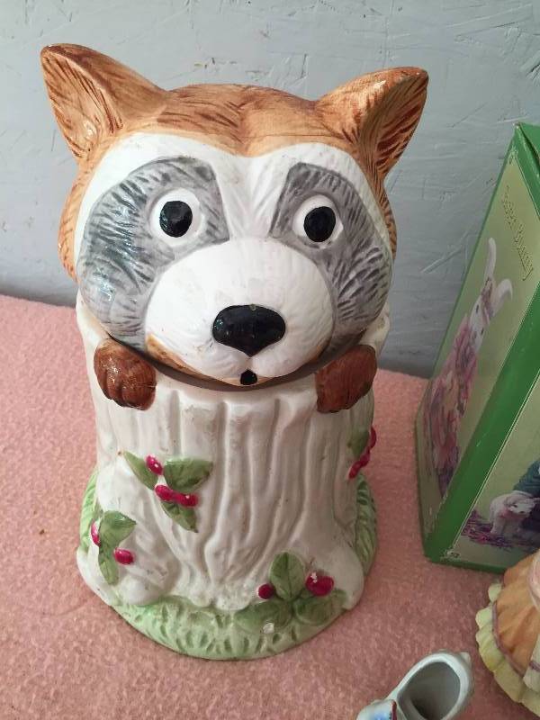 lot 25 image: Vintage Animal Figures Lot - Racoon Cookie Jar - Interior Rim Couple Chips Shown In Pics - Rest No Chip - Super Condition