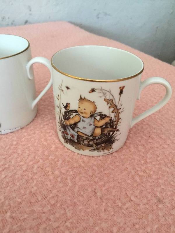 lot 28 image: Collectible Vintage Teacups