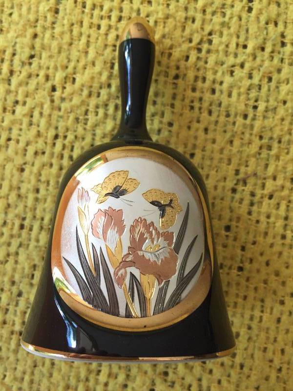 lot 34 image: Vintage Collectible Art Of Chokin Bell & Plate - Excellent Condition - No Chips