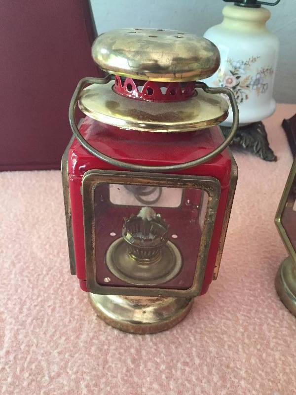 lot 48 image: Vintage Lamp Lot - Oil Lantern Lamps And Pretty Floral Electrified Dual Light Hurricane Oil Lamp (WORKING) Excellent Condition No Chips - Shades Are Used