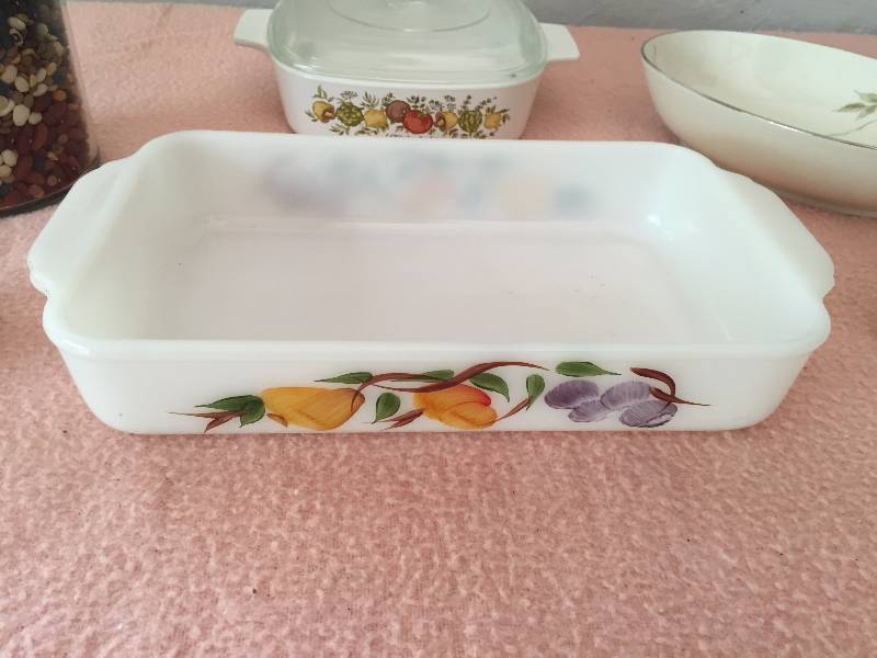 lot 56 image: Vintage Collectibles Corningware & Kitchen Lot - Excellent Condition No Chips