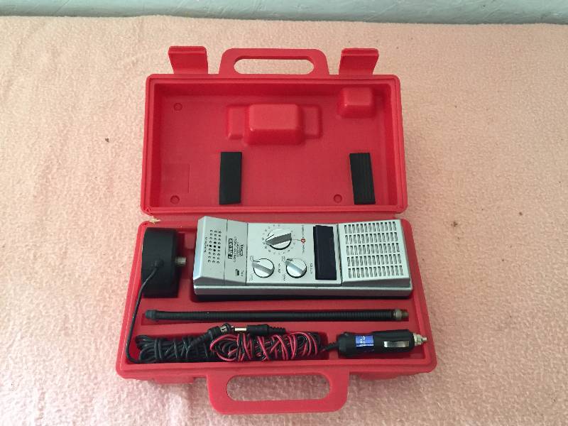 lot 68 image: Kraco Mayday 1 Emergency CB Radio