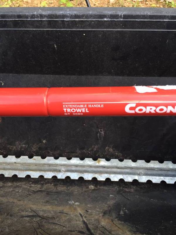 lot 84 image: Fertilizer Spreader & Telescoping Spade