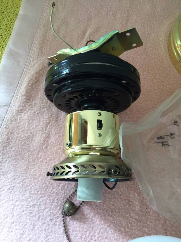 lot 87 image: Ceiling FanLight - Excellent Condition - Works