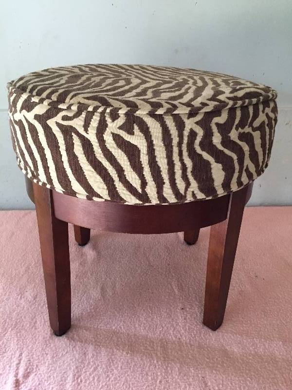 lot 99 image: Zebra Print Wood Ottoman - Super Condition
