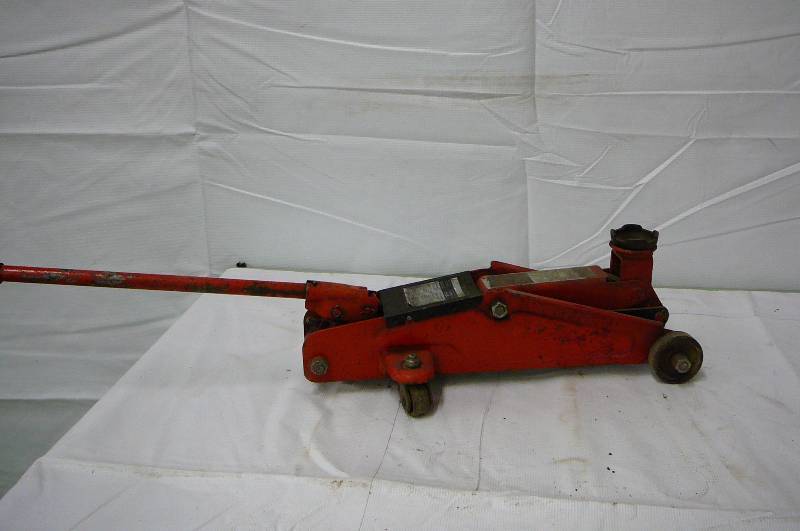 HYDRAULIC FLOOR JACK