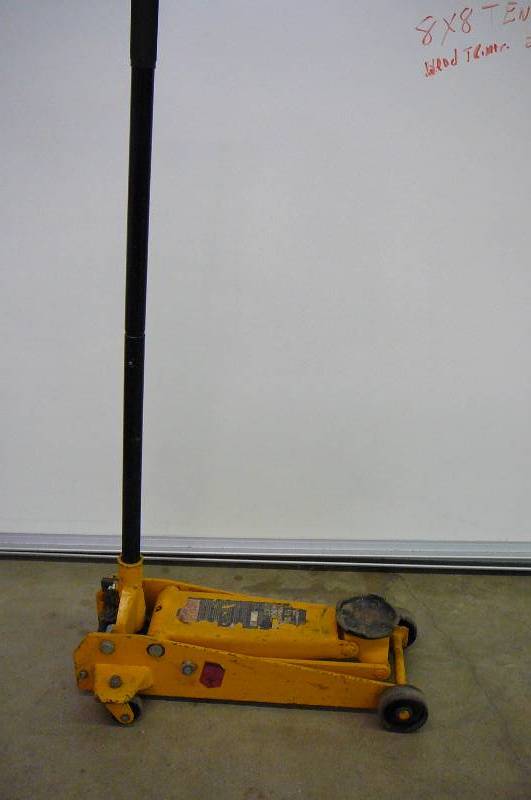 FLOOR JACK