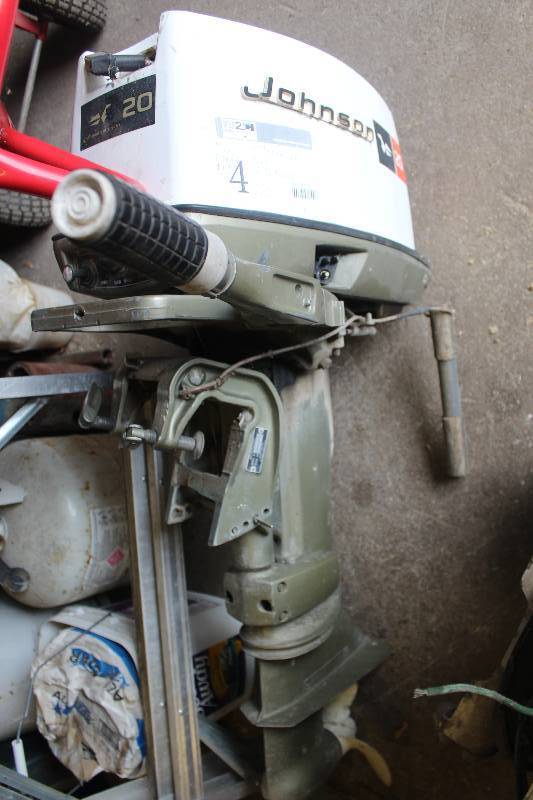 lot 4 image: 1972 Johnson 20 Outboard Boat Motor