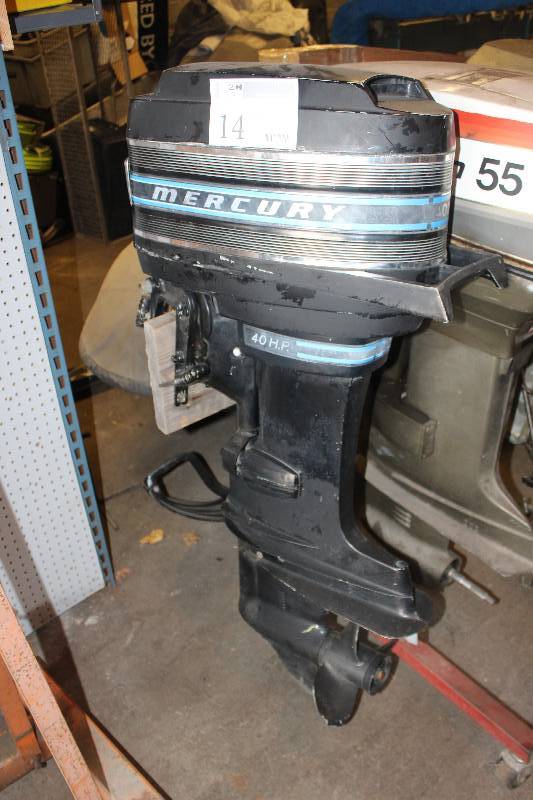 lot 14 image: Mercury 40 Outboard Boat Motor