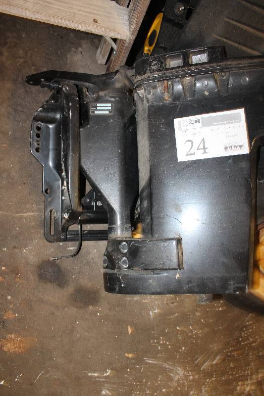 lot 24 image: 1980s Outboard Boat Motor w Lift Shock