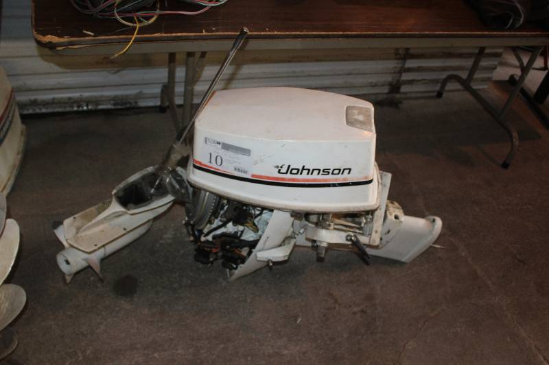 lot 10 image: Johnson 35 Outboard Boat Motor
