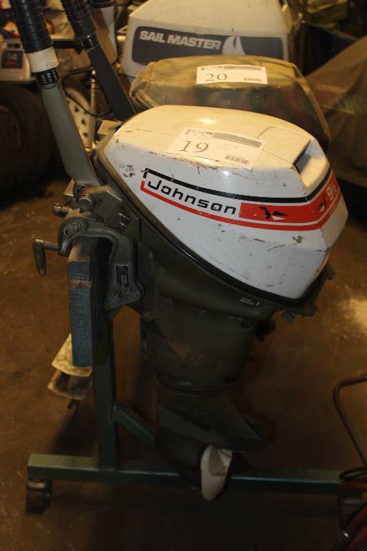 lot 19 image: Johnson 9.5 Outboard Boat Motor