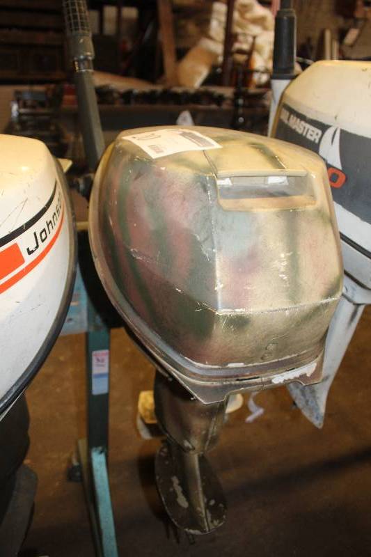 lot 20 image: OMC Outboard Boat Motor